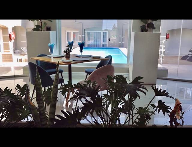 1,000M² HOTEL FOR SALE IN LONG ACRES COUNTRY ESTATE